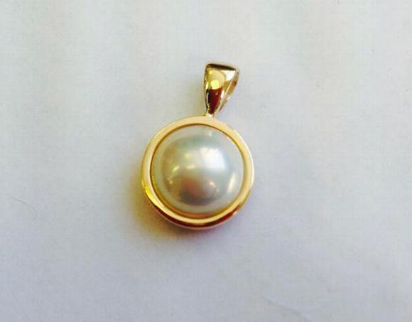 gold pearl pendent