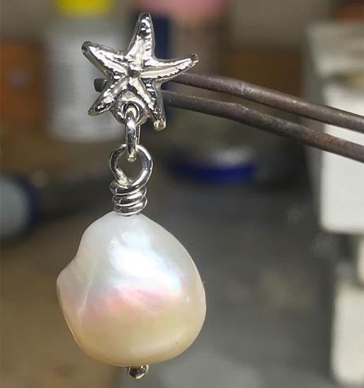 pearl earring 